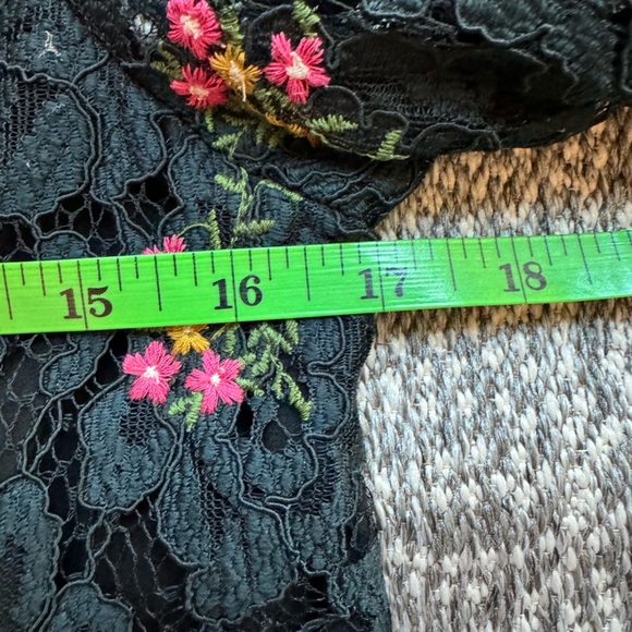 ZARA Basic Collection Black Lace Floral Blouse - XS - Picture 10 of 14